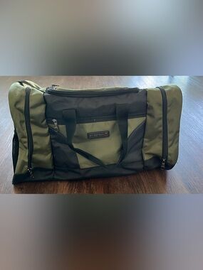 Swiss Tech Black and Olive Duffel Bag